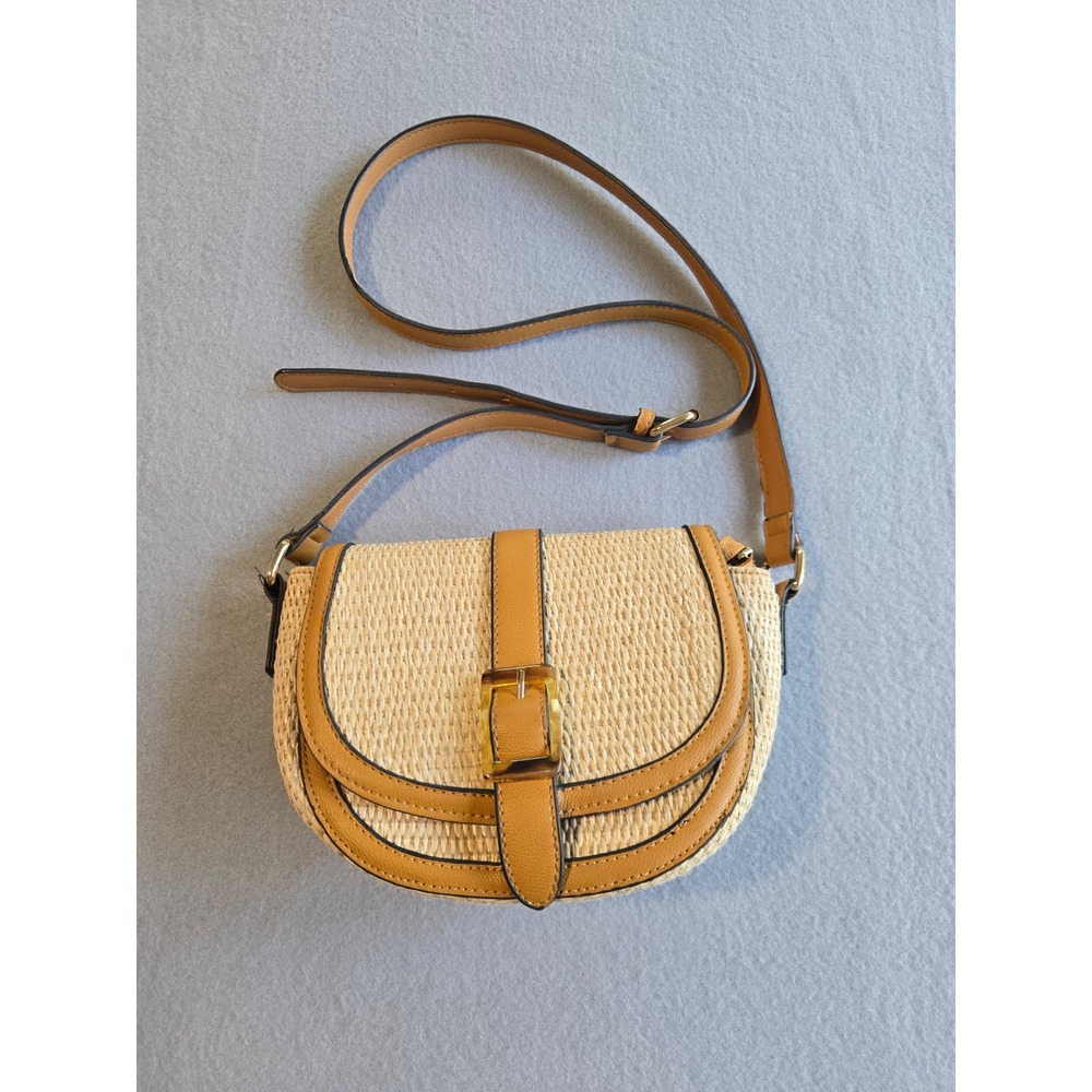 Izzy & Ali Crossbody Bag Womens Small Tan Woven Straw Faux Leather Saddle Purse